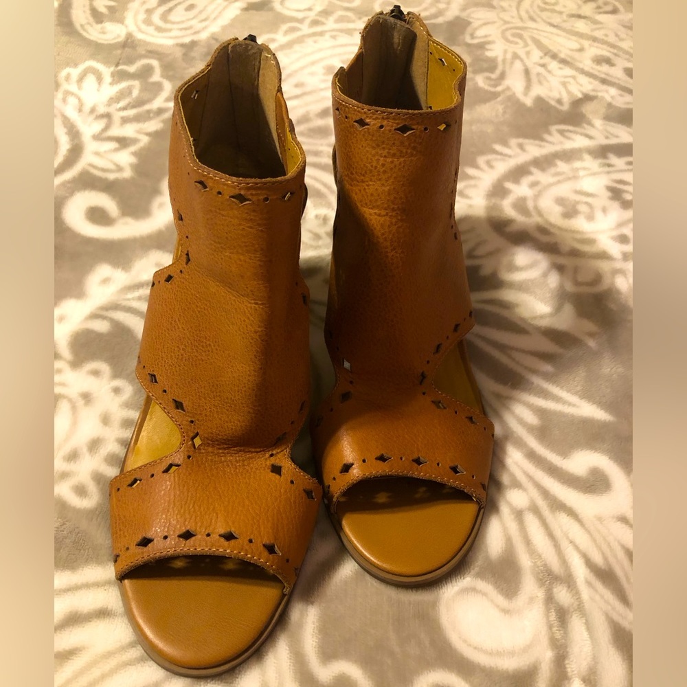 LUCKY BRAND LP-KIKAH JANEDA leather open toe heel sandal 9